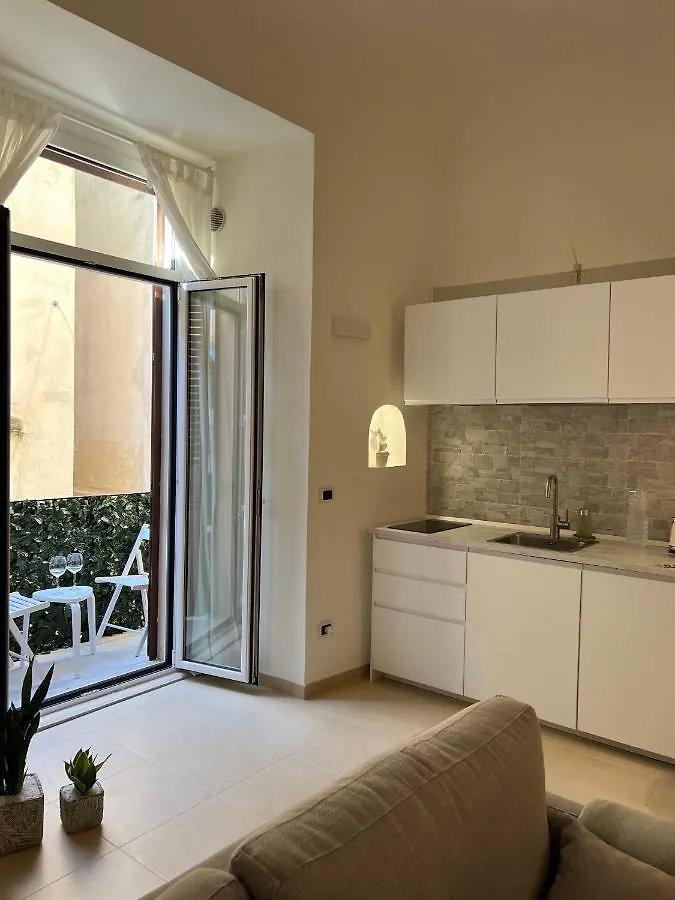 Com A Cas - Feel At Home In The Old Town 巴里