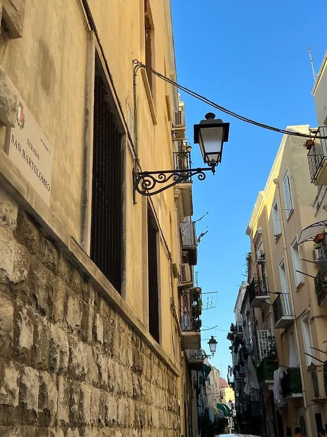 Com A Cas - Feel At Home In The Old Town 巴里
